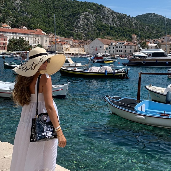 Meet your Posher, Jasmin - Picture 1 of 10